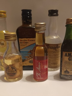 Italian liqueur miniatures, pack of 6, sealed