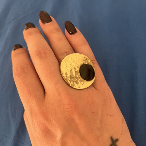 Ring adjustable size, like new, black and gold