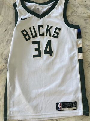 Milwaukee Bucks φανέλα Γιάννης Αντετοκούνμπο NBA μέγεθος 40 μεταχειρισμένη