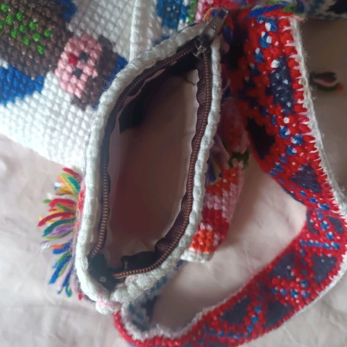 Handmade shoulder bag like new with embroidery and colorful wallet