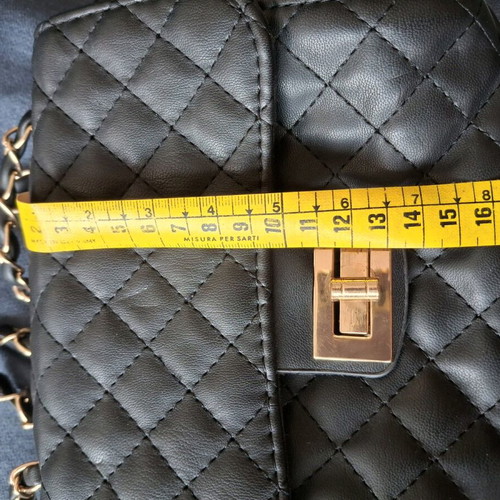Women's black shoulder bag slightly used