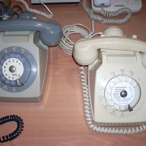Γαλλικά τηλέφωνα μεταχειρισμένα, σετ 2, 70's με διπλό ακουστικό