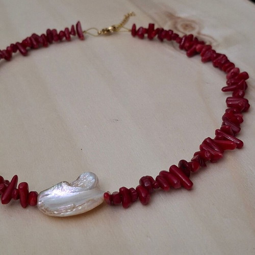 Handmade necklace with red coral and iridescent shell