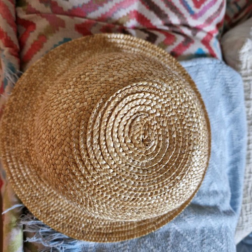 Savapile straw hat used, size XS for 2-3 years old