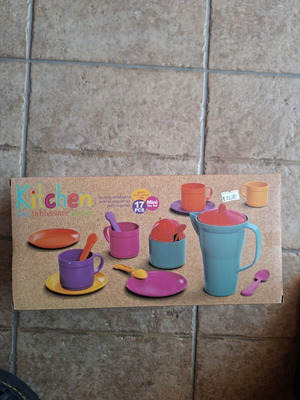 Toy kitchen set, 17 pieces