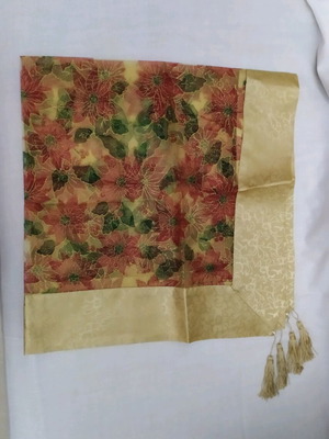 Polyester tablecloth with red flowers like new