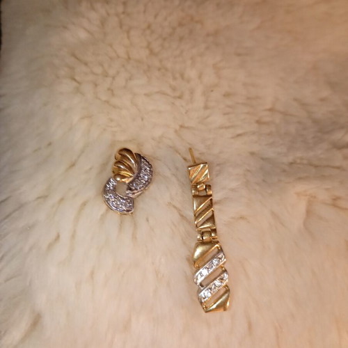 14K gold earring and pendant set with 9 zircons, like new