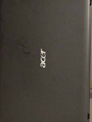 Acer Aspire laptop used, Intel Core i5, 500GB SSD, 6GB RAM, Windows 10