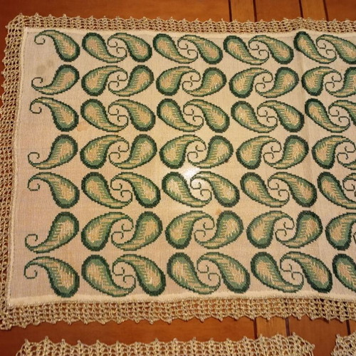 Handmade embroidery set with two small pieces, like new