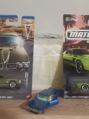 Pontiac toy car set with 3 models new