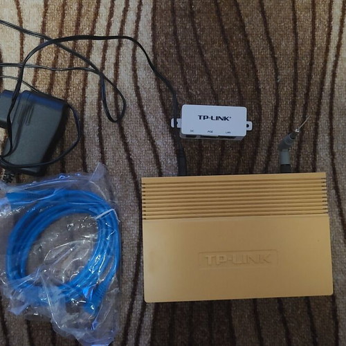 Access Point TP-Link TL-WA5110G used with PoE injector and antenna