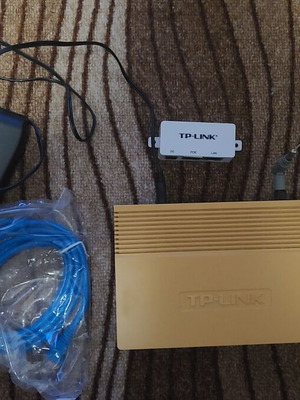 Access Point TP-Link TL-WA5110G used with PoE injector and antenna