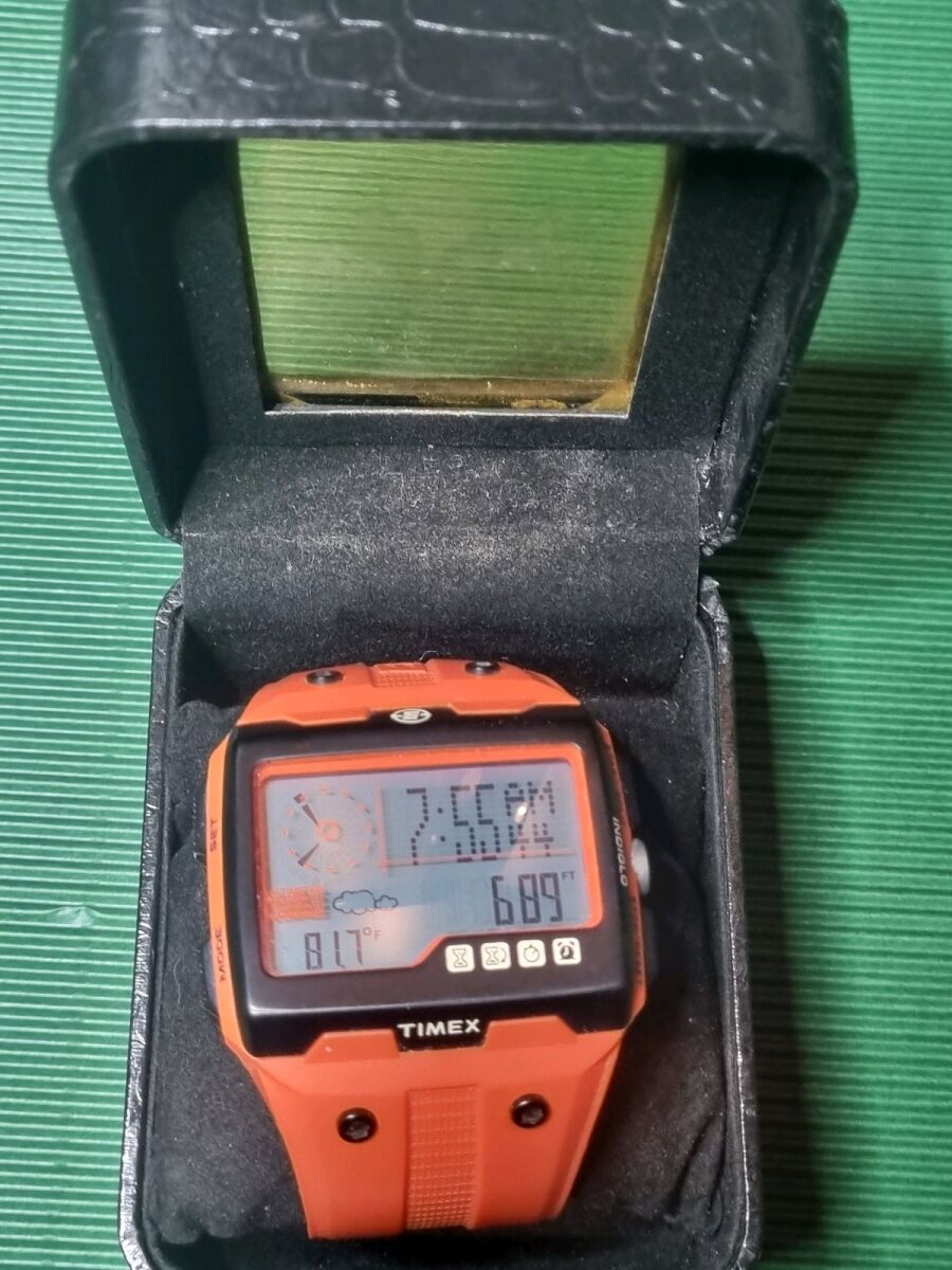 Timex Expedition WS4 used orange watch… - € 100,00 - Vendora.cy