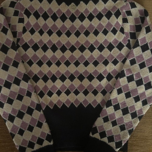 Attrattivo knitted sweater like new with diamond pattern