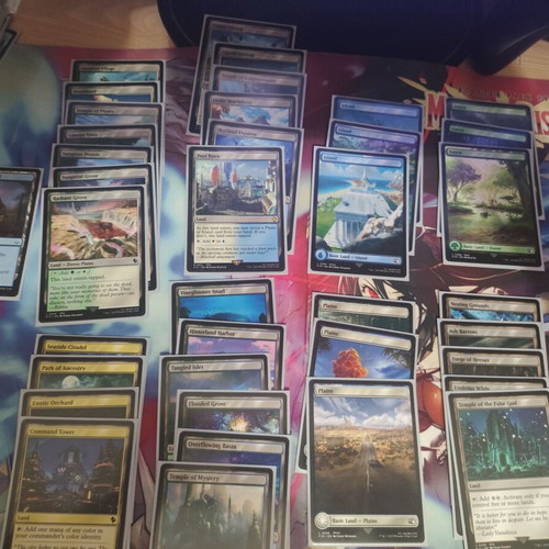 Magic the Gathering Commander deck Tidus, Yuna's Guardian with Final Fantasy card sleeves