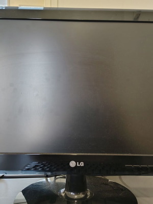 LG Monitor 22" like new in very good condition