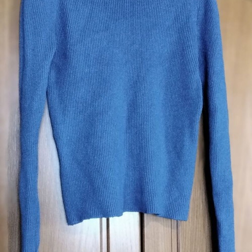 Top crop blue pullover one size new