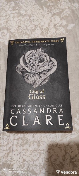  vivlio xenoglosso " City of Glass " tis Cassandra Clare