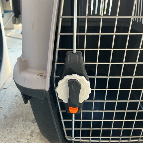 Dog carrier cage like new