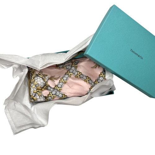 Копринен шал Tiffany & Co в розово и Tiffany синьо като нов