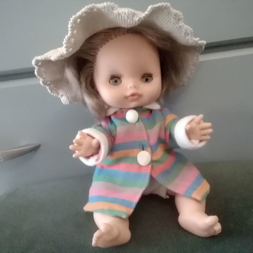 Annie doll used, vintage, small size with handmade hat