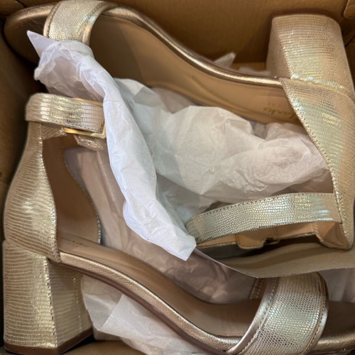 Clark’s sandals new silver-gold with soft sole