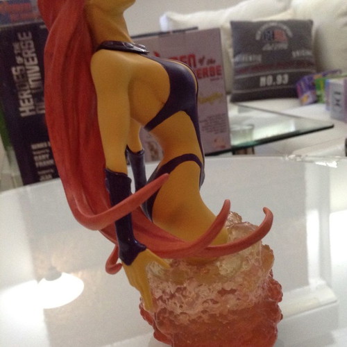 Starfire Teen Titans Women of DC Universe bust new