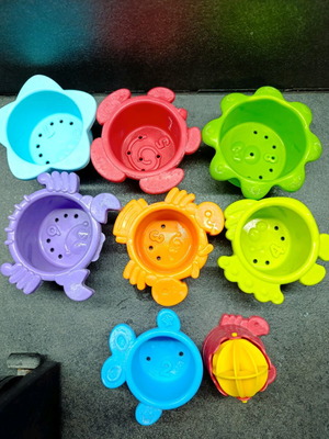 Παιχνίδι μπάνιου μεταχειρισμένο, βρεφικά στοιβαζόμενα κύπελλα 9 μηνών+