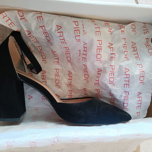 Arte Piedi suede pumps with ankle strap size 37 like new, black