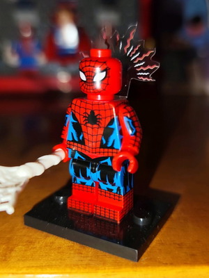 Spider-Man Comic Accurate σαν καινούργιο με βάση, ιστό και εφέ spider sense