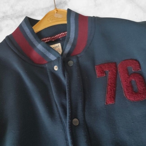 Baseball jacket varsity type blue like new, size M