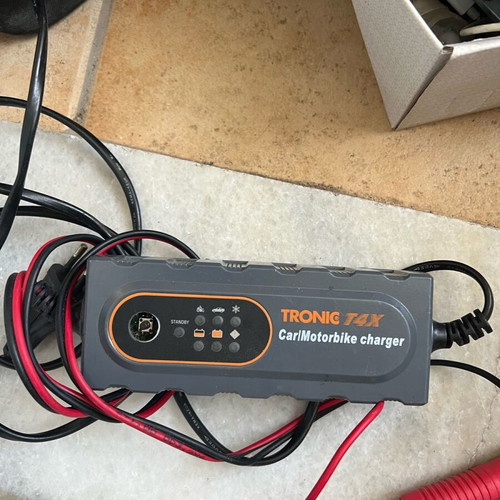 Car charger like new with gift new work lamp