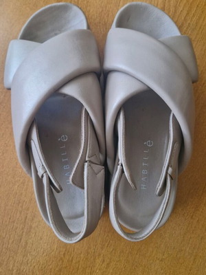 Habillé beige leather sandals like new, size 36