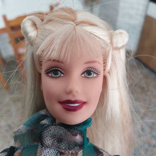 Barbie Hollywood Nails 1999 Mattel like new with original clothes and accessories