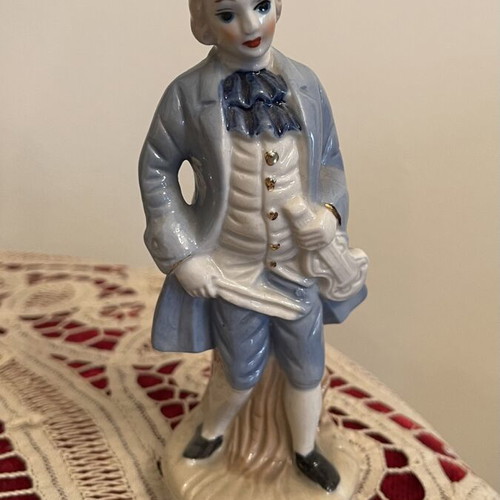 Vintage porcelain figurine musician with violin in excellent condition