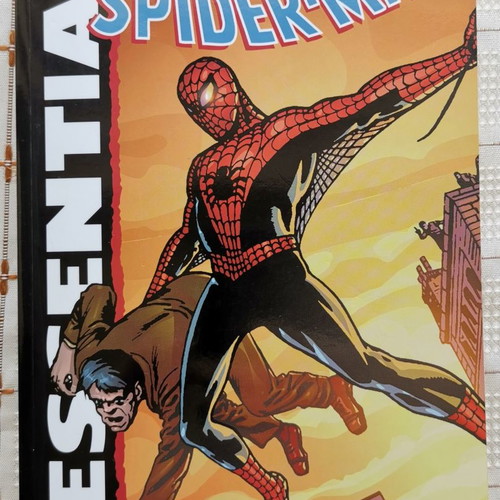 Essential Spider-Man Volume 1 Marvel 2006 in very good condition, English