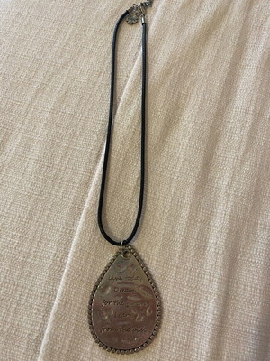 Necklace like new by I am with adjustable chain, black and silver