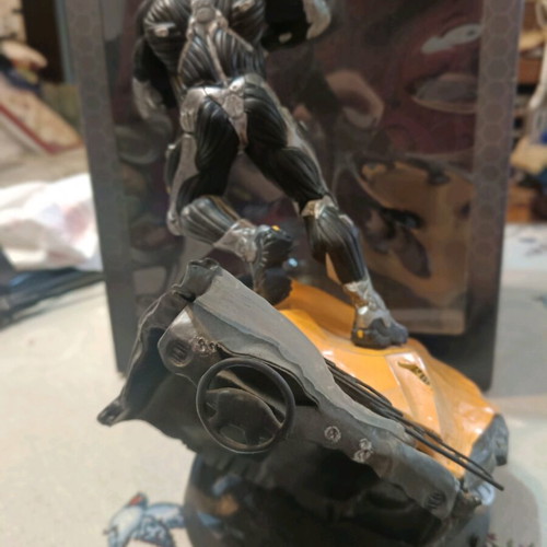 Crysis 2 Alcatraz Nano Edition figure like new with LED lighting