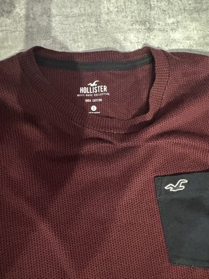 Hollister t-shirt new, size small, black and red