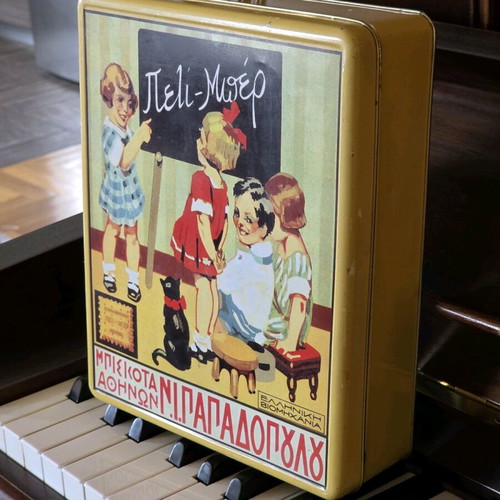 Papadopoulou Collectible Tin Biscuit Box used