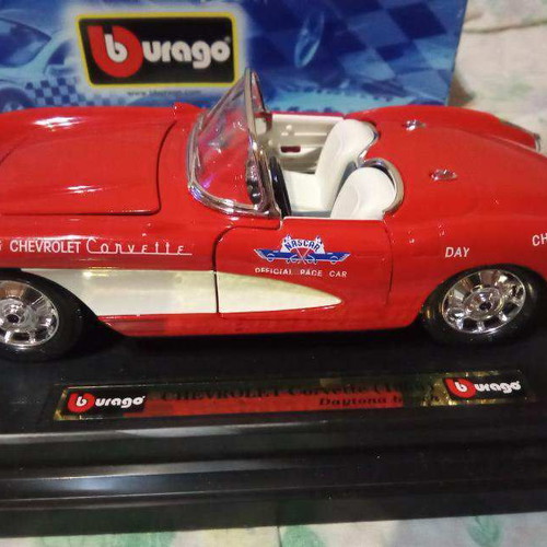 Chevrolet Corvette Daytona Beach 1957 by Burago 1:24 like new