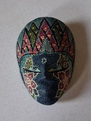 Handmade wooden Batik mask from Indonesia, 12.5 x 9.5 cm, new