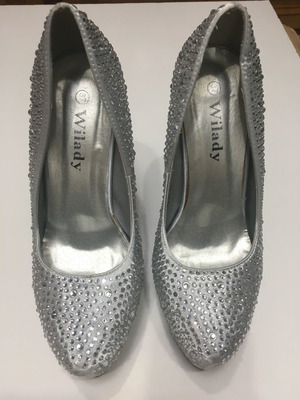 Γόβες ασημί/γκρι με στρας καινούργιες, μέγεθος 37