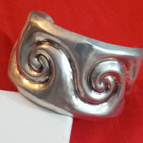 Silver 925 bracelet Mexico silver used with archaic designs and safety chain rings