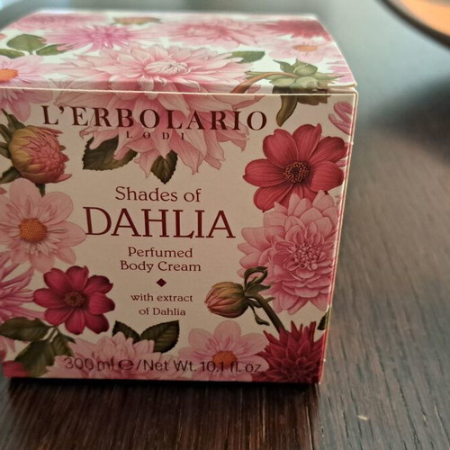 Κρέμα σώματος Dahlia Shades of Dahlia της L'Erbolario καινούργιο 300ml