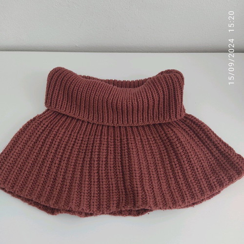 Fullah Sugah knitted neck scarf used, brick color