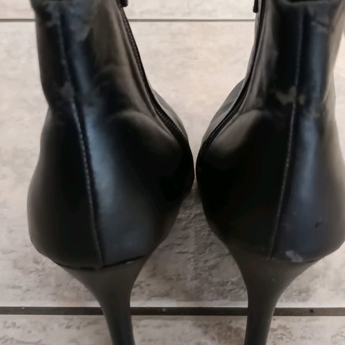 Leather ankle boots black with high heel and zipper size 39 used