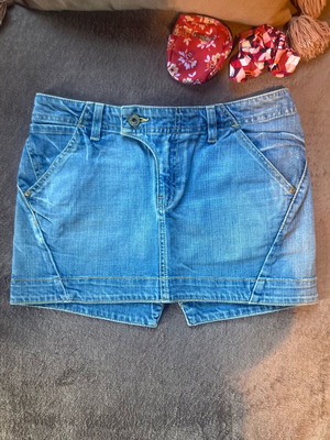 Levi’s denim mini skirt like new, size S/M 36-38