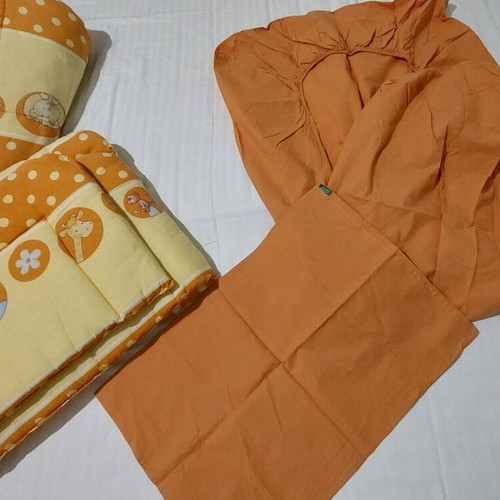 United Colors of Benetton baby bedding set used, yellow and brick with jungle animals
