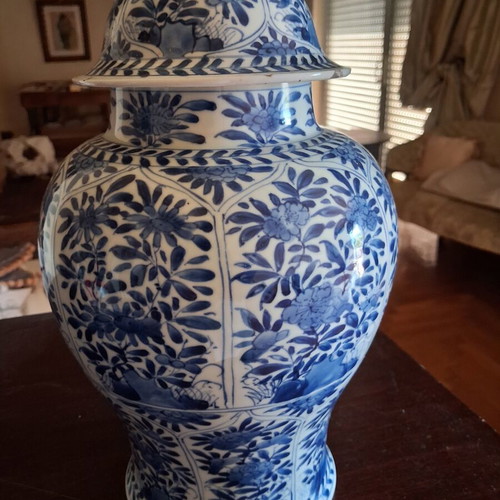 Chinese style porcelain vase like new, 15 cm height, 24 cm circumference